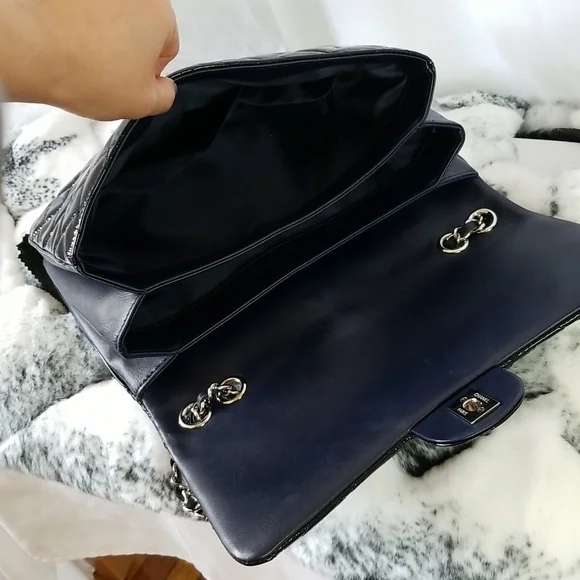 CHANEL Classic Flap Quilted Patent Bag. - Picture 4 of 16